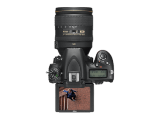 Nikon D750 Spiegelreflexkamera von oben mit Objektiv, DSLR von Nikon mit Objektiv, Vollformatsensor und schwenkbarem Display, Kamerasystem von Nikon