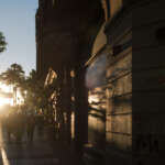 Straßenszene im Gegenlicht - Ein Foto von Journalist, Fotograf und GATE7 Podcaster Kai Behrmann - bei uns zu Gast im Heimatlichter-Podcast