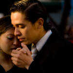 Paar tanzt eng umschlossen Tango - Ein Foto aus Kuba von Journalist, Fotograf und GATE7 Podcaster Kai Behrmann - bei uns zu Gast im Heimatlichter-Podcast