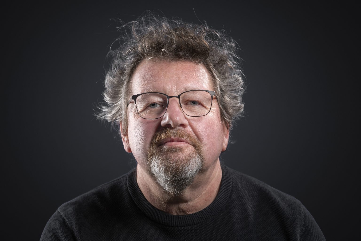 Haarpracht, ein Fotoprojekt von André Straub aus Freinsheim in Zusammenarbeit mit Friseurmeister Ralf Baier aus Freinsheim - Fotoprojekt - Fotostrecke - Weg mit der Corona-Frisur - Vorherbild Dirk Fischer