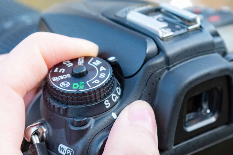 Unsere Autorin Evi Seeger aus Bühl im Schwarzwald hilft Menschen die in die Fotografie einsteigen dabei die Grundlagen zu lernen. In dieser Folge geht es um die Kameramodi
