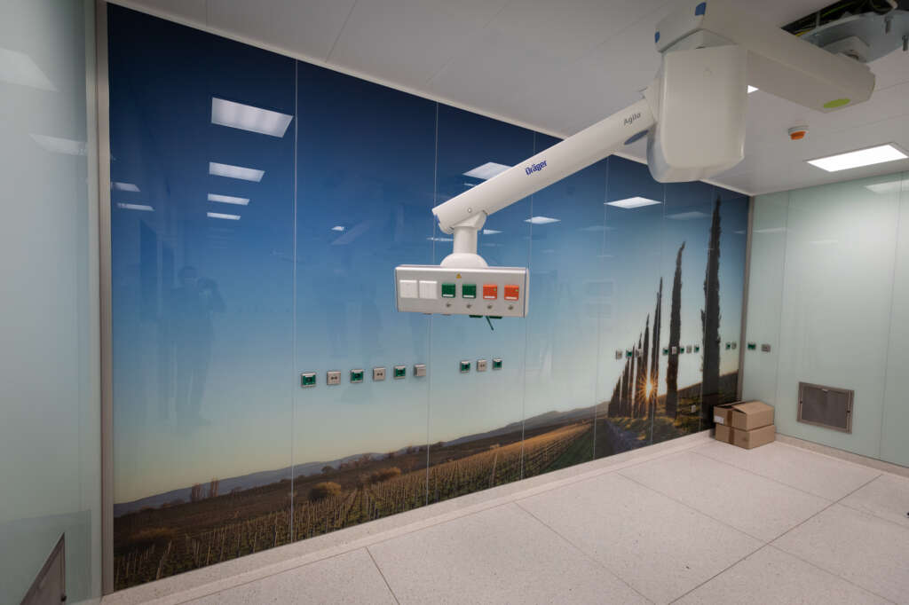 BG Unfallklinik OP Saal-3 mit großem Panorama Wandbild von Heimatfotos - Fotograf André Straub
