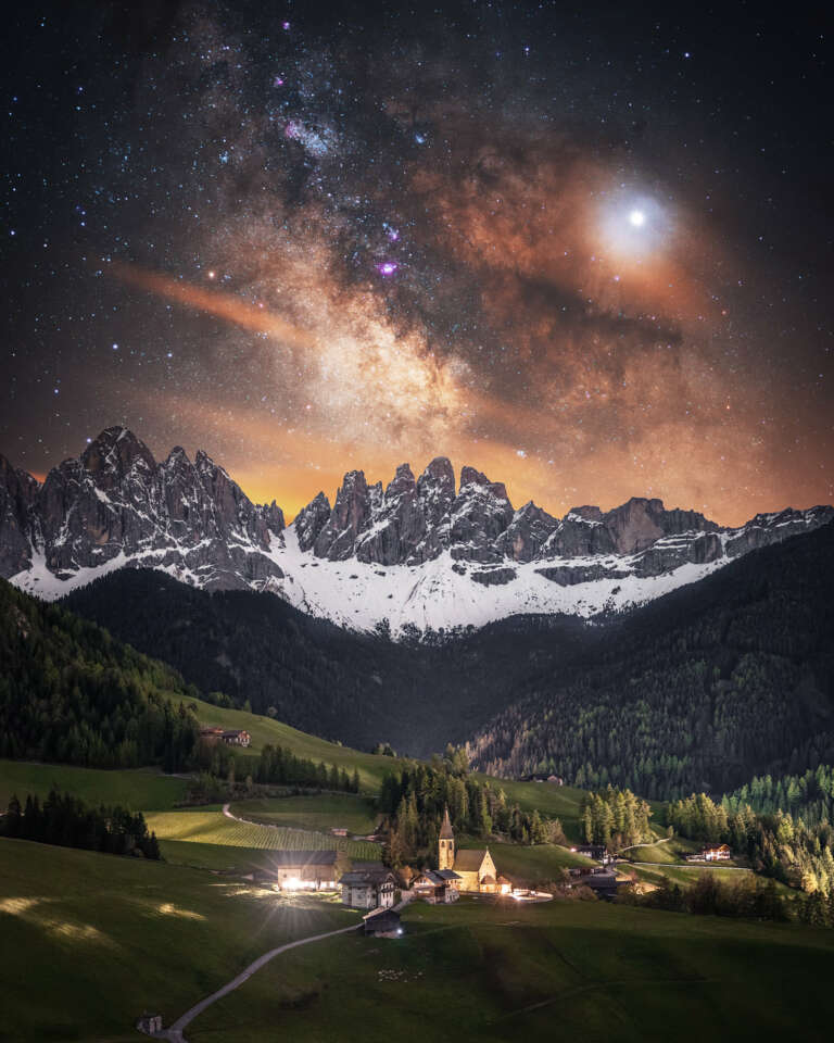 Santa Maddalena von Nachtfotograf Stefan Liebermann - Night Shot of the village St. Magdalena in the Dolomites in Italy. / Nachtaufnahme des Dorfes St. Magdalena in den Dolomiten in Italien.